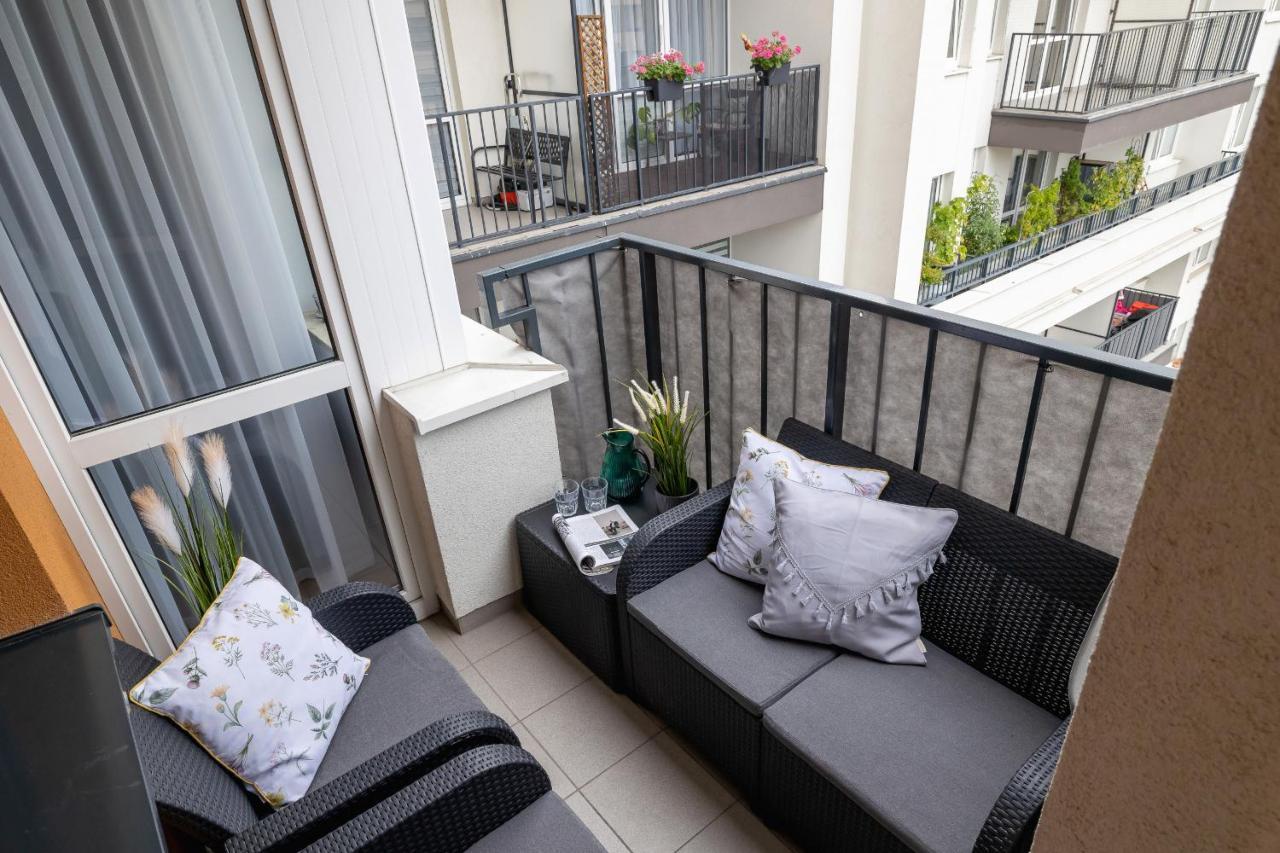 Osiedle Avia Harmonious Apartment With Balcony & Parking Cracow By Renters Prestige Krakow Exterior photo